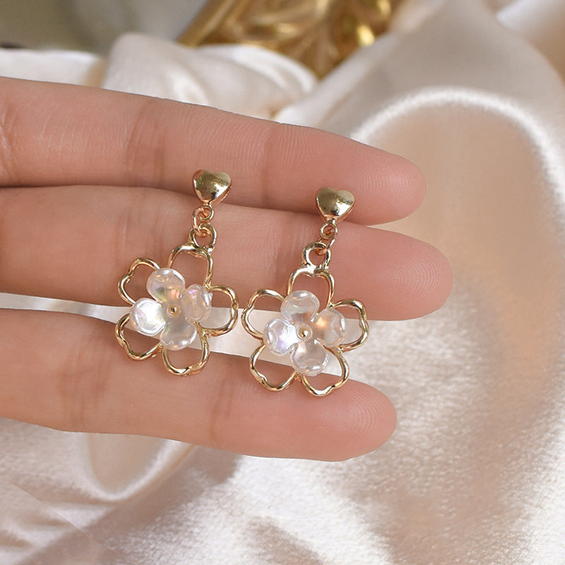 Stereo White Flower Earrings Ear Clips