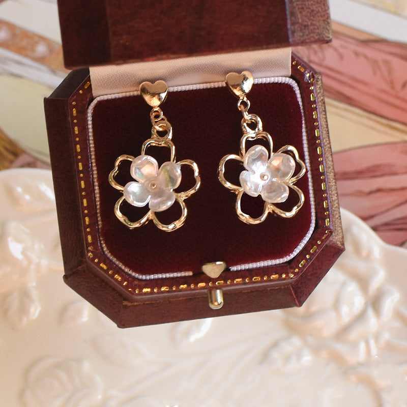 Stereo White Flower Earrings Ear Clips