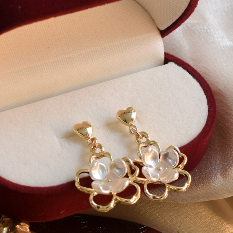 Stereo White Flower Earrings Ear Clips