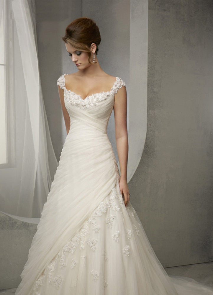 Lace and Diamond Trailing Light Wedding Dress