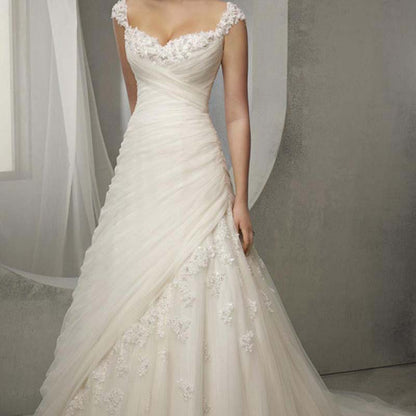 Lace and Diamond Trailing Light Wedding Dress