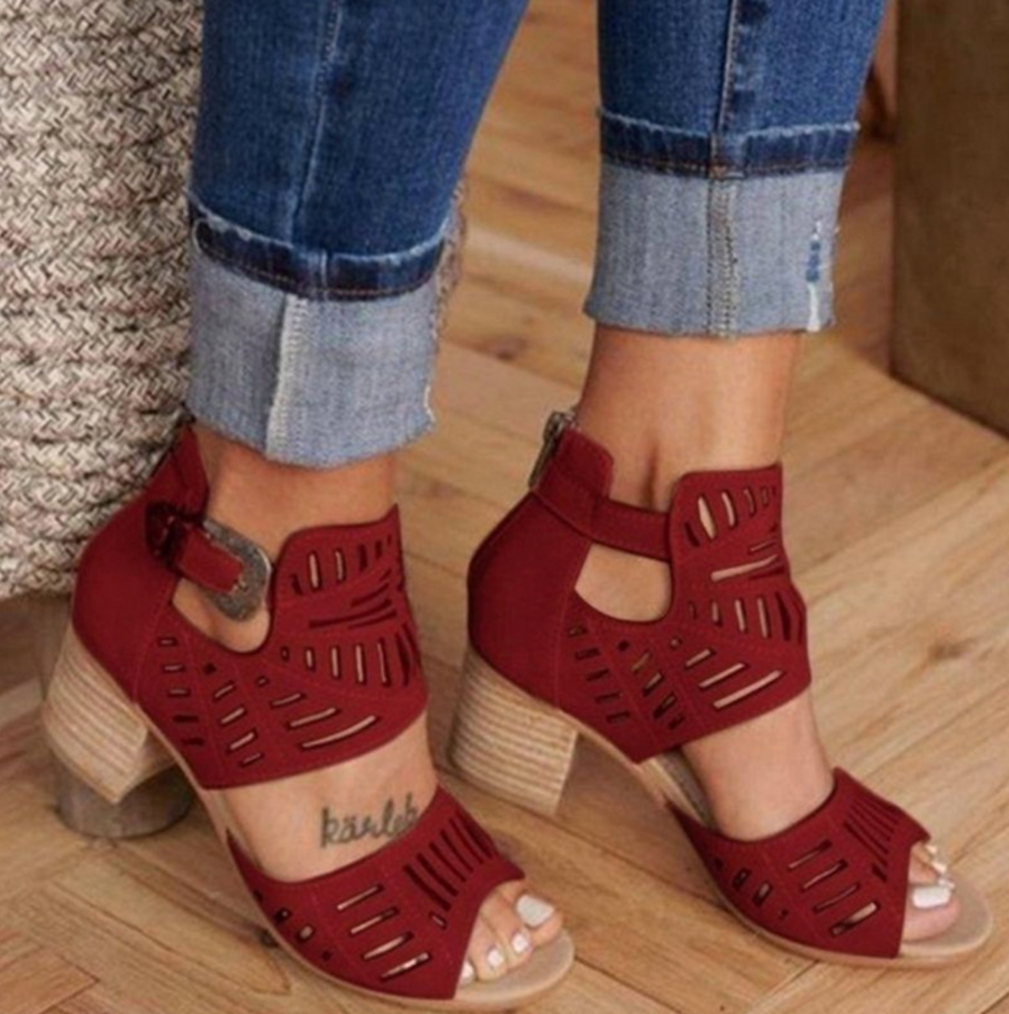 Ladies Summer Middle Heel Solid Color Sandals